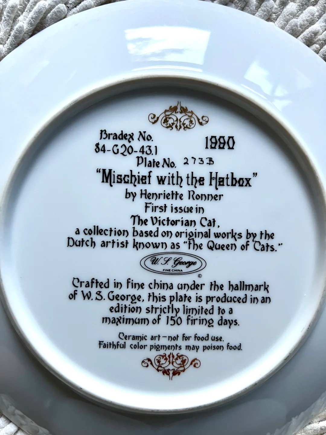 Henriëtte Ronner Collectible Plate - Mischief with the Hatbox image indicator(8)