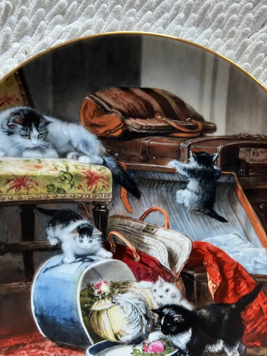 Henriëtte Ronner Collectible Plate - Mischief with the Hatbox image indicator(7)