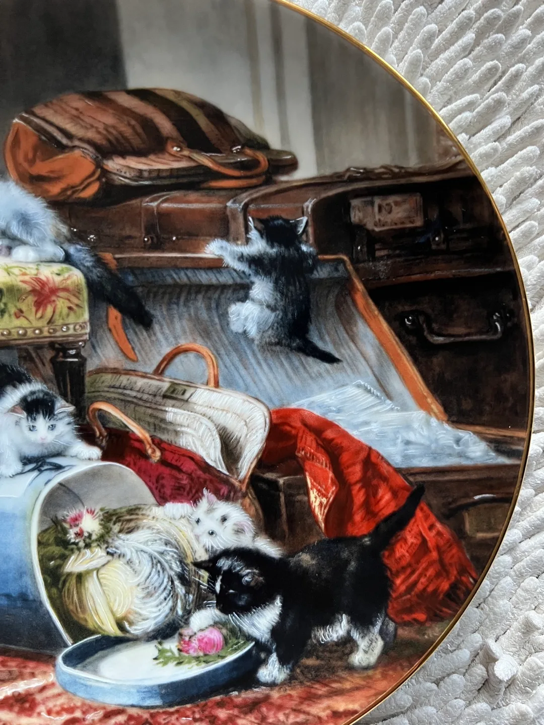 Henriëtte Ronner Collectible Plate - Mischief with the Hatbox image indicator(4)