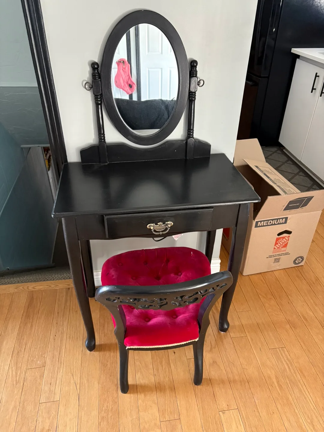$75 TAKEN TODAY JAN 24 Vintage Makeup Vanity with Mirror & Chair thumbnail