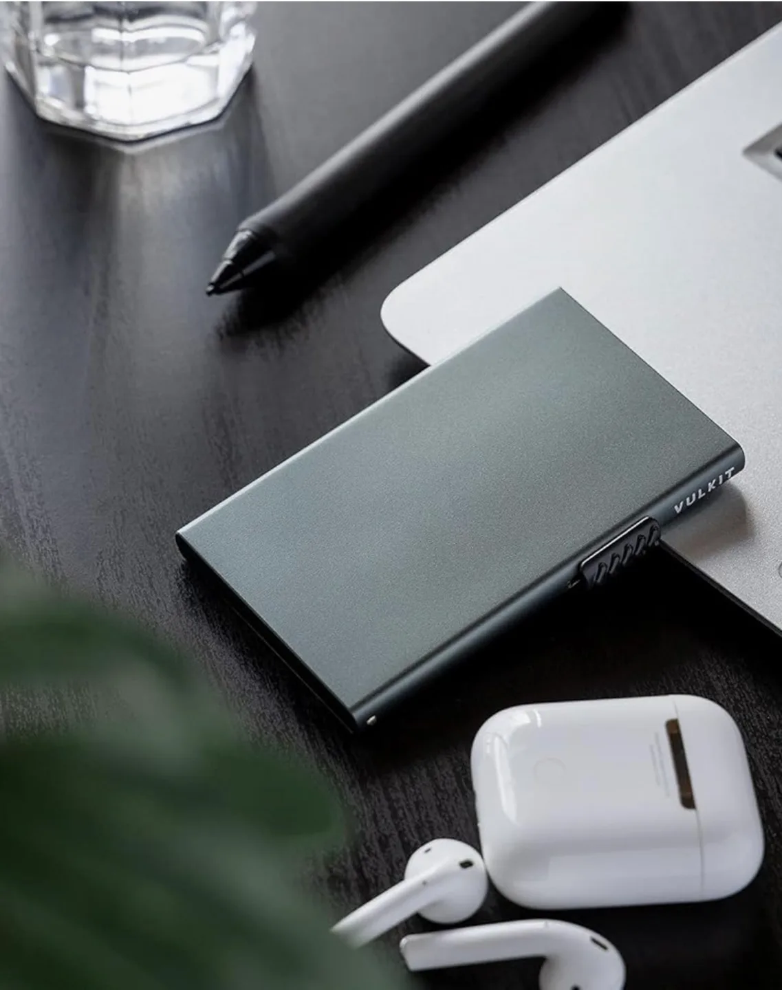 Vulkit RFID Blocking Aluminium Card Holder image indicator(4)