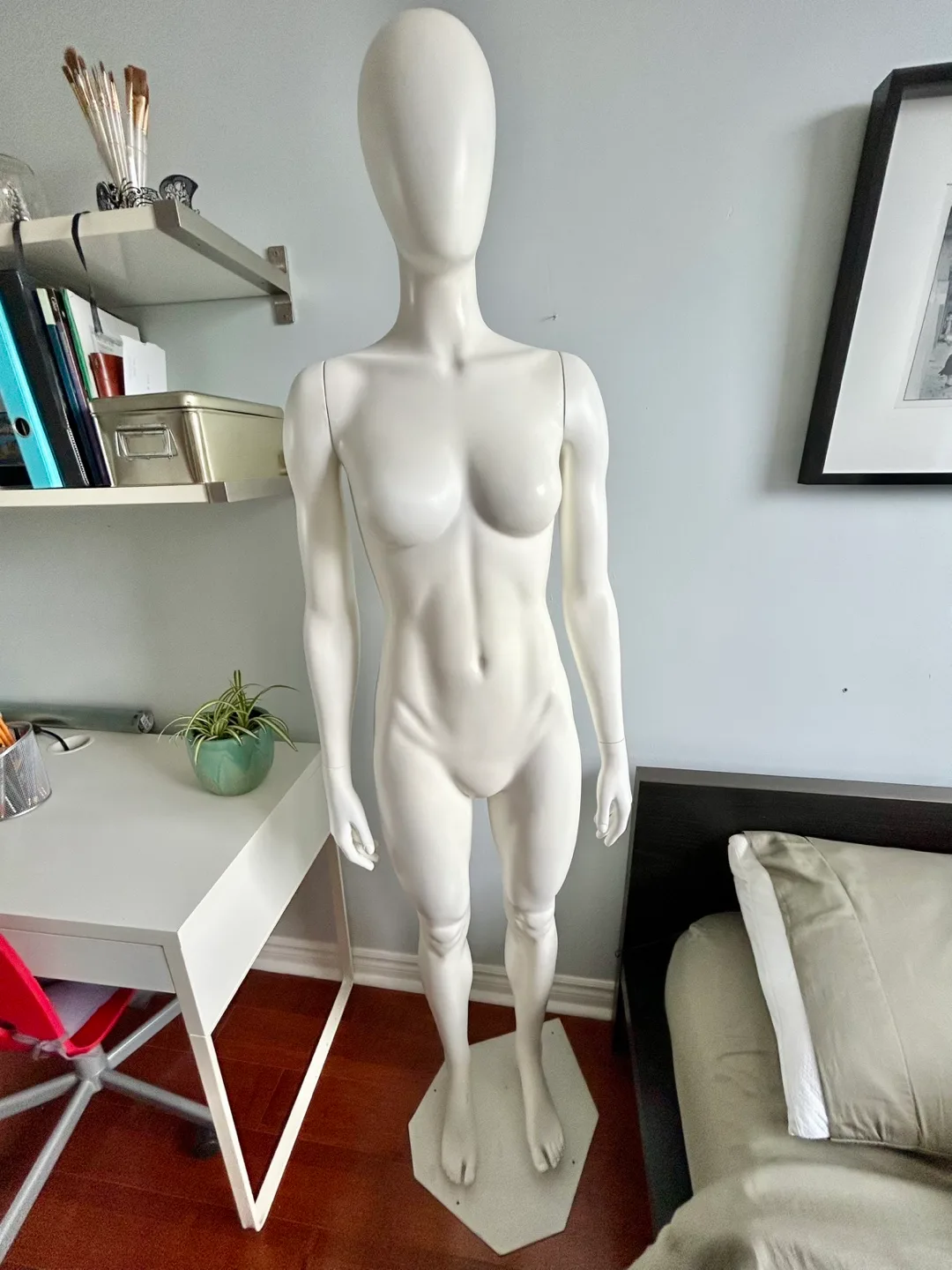 Full body female mannequin - size S image indicator(2)