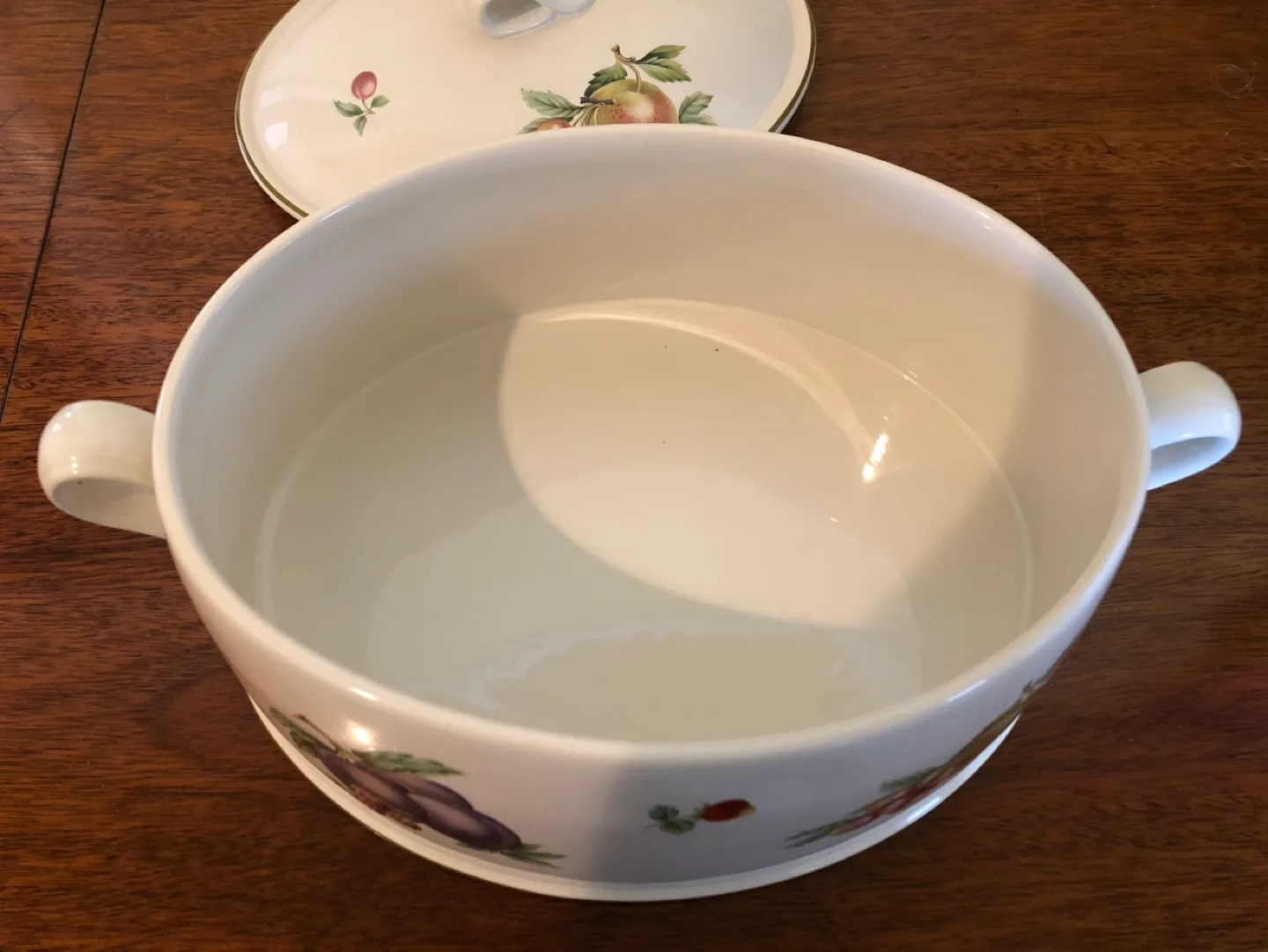 Wedgwood Fruit Sprays Oven-to-Table Casserole Dish image indicator(2)