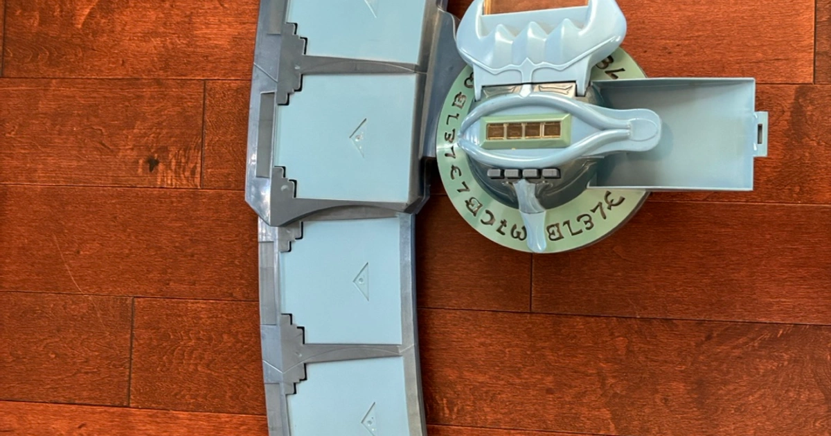 yugioh arm card holder ebay Yu Gi Oh Duel Disk, 25 Anniversary Edition Collectible Merchandise : Video Games it can be worn in standby or battle mode Yugioh Duel Disk Yu-Gi-Oh Disc