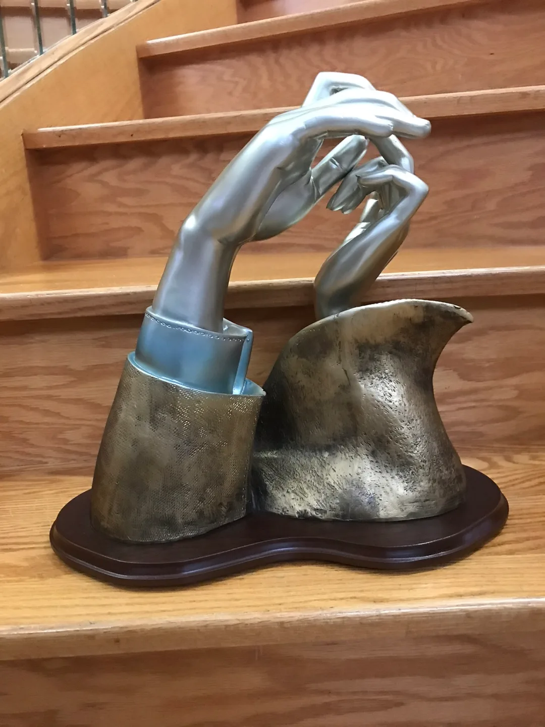 Elegant Intertwined Hands Sculpture image indicator(2)