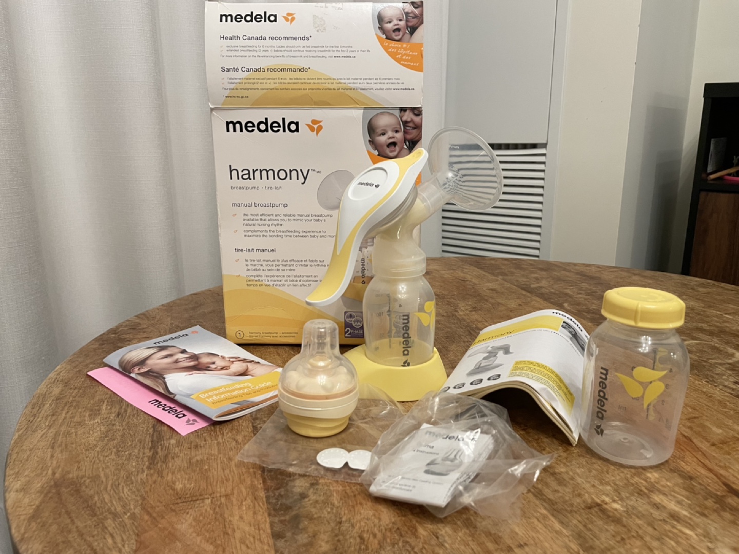 Medela Harmony Manual Breastpump (Never Used) - photo 4