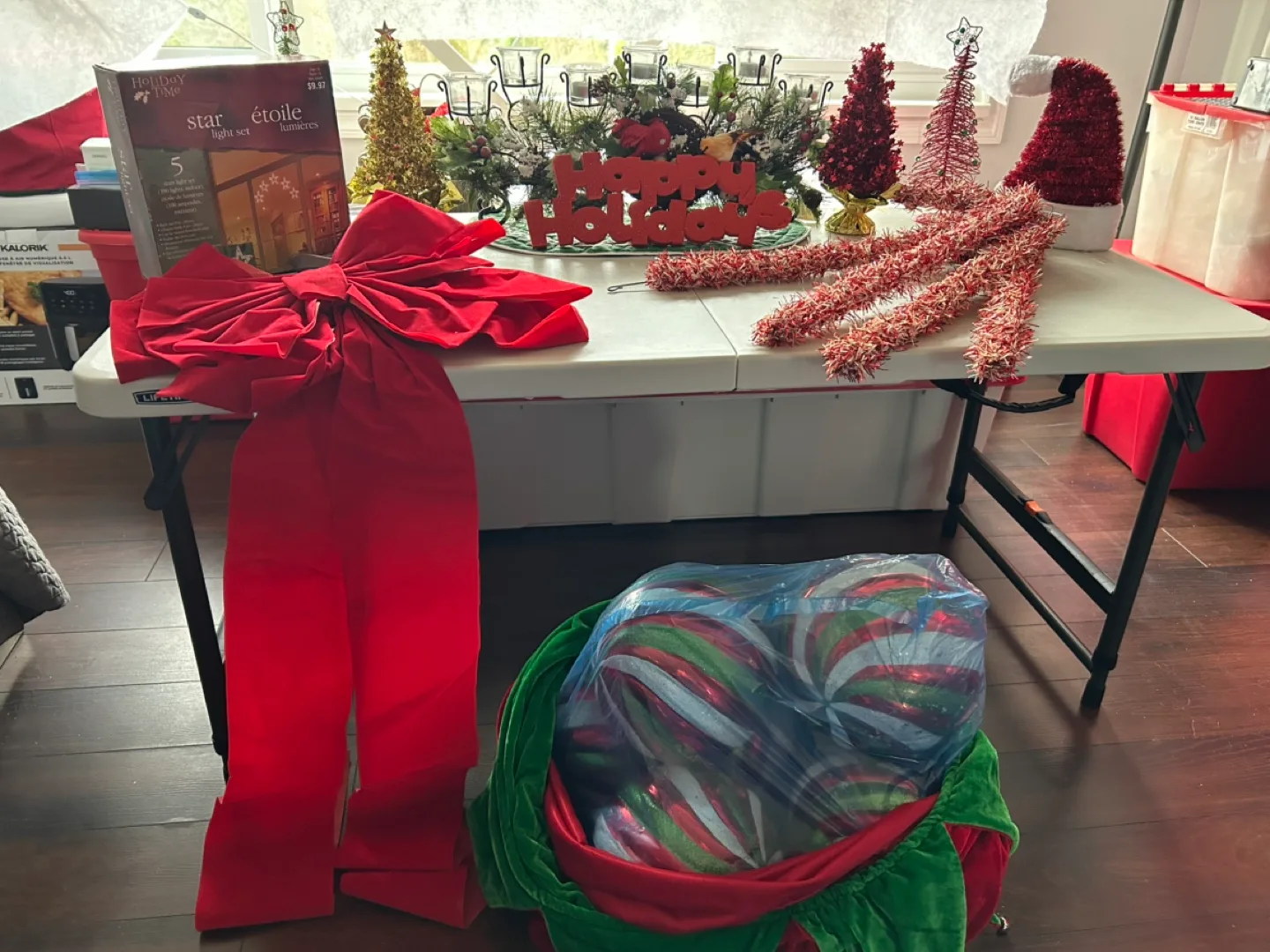 What’s in Santa’s Sac? 🎅 image indicator(3)