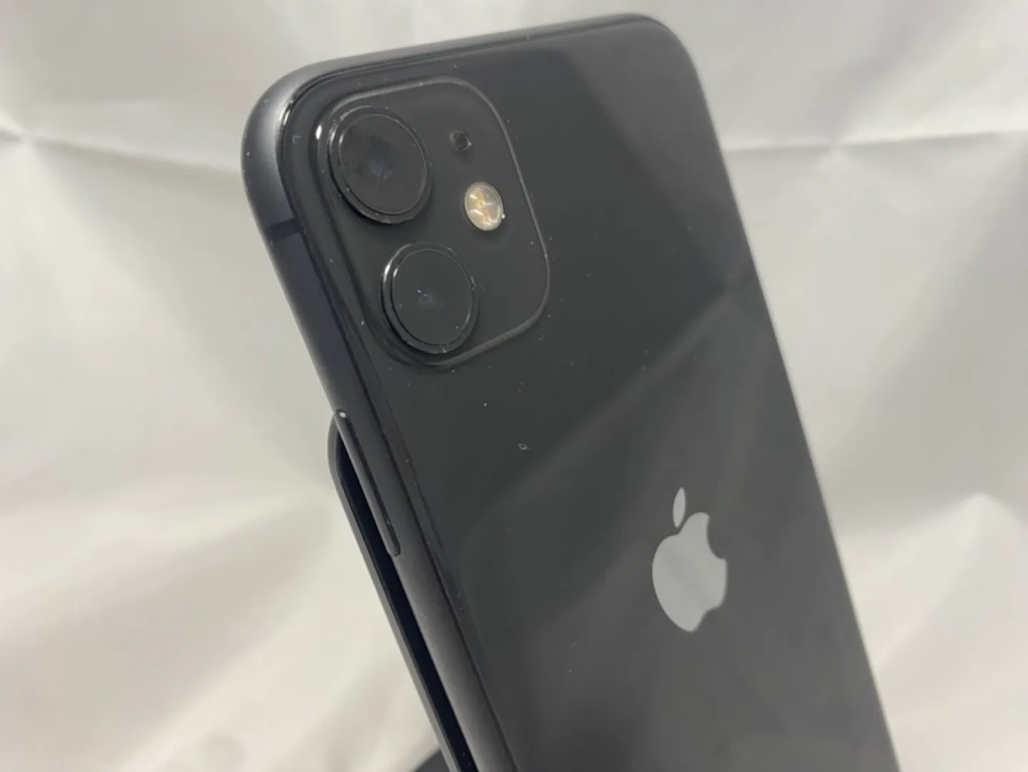 Apple iPhone 11 64GB iOS 18.1.1 Black MHCP3VC/A Battery 79% image indicator(8)