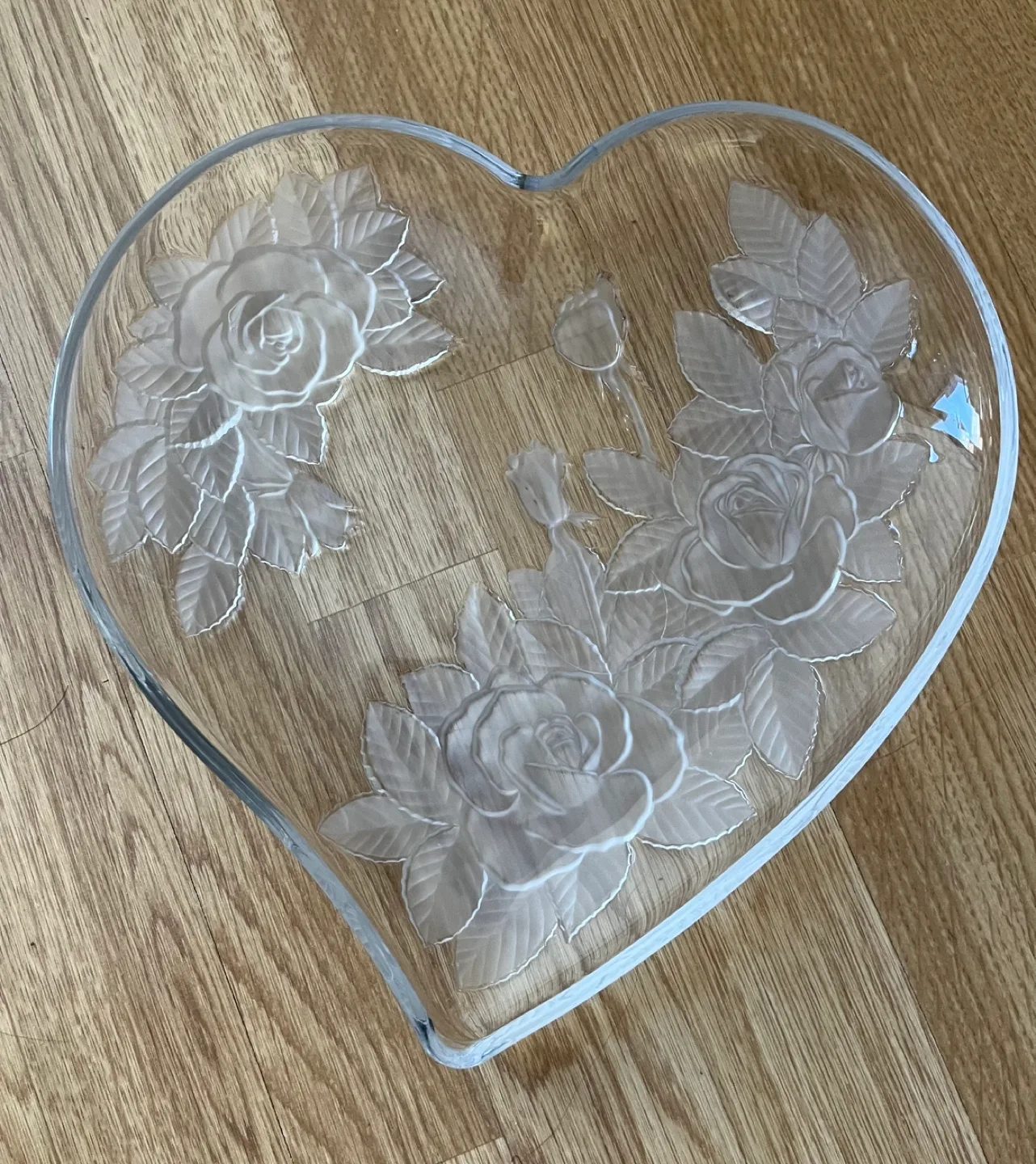Heart-Shaped Glass Rose Dish image indicator(2)
