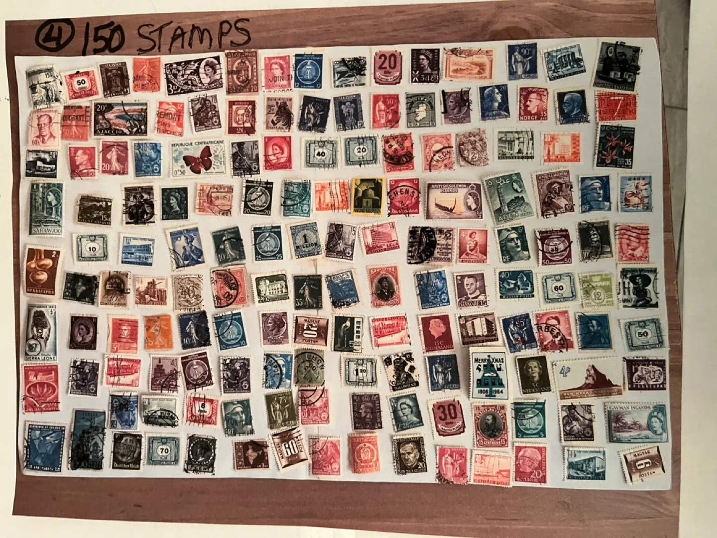 Large Collection of Over 1000 World Stamps image indicator(4)