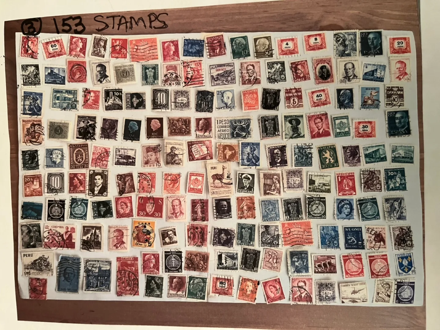 Large Collection of Over 1000 World Stamps image indicator(3)