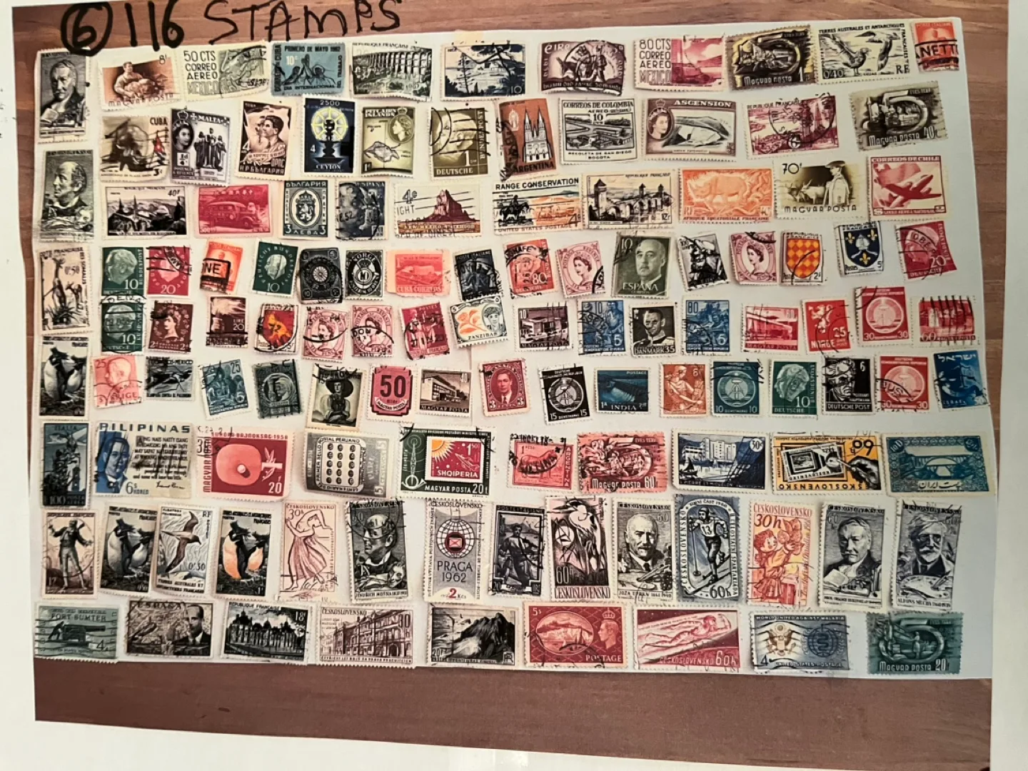 Large Collection of Over 1000 World Stamps image indicator(6)