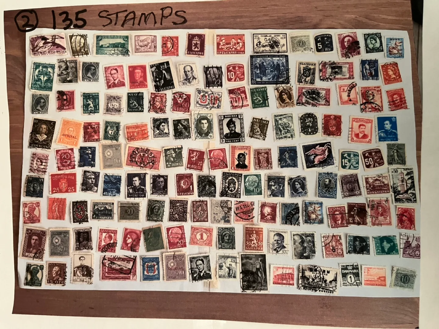 Large Collection of Over 1000 World Stamps image indicator(2)