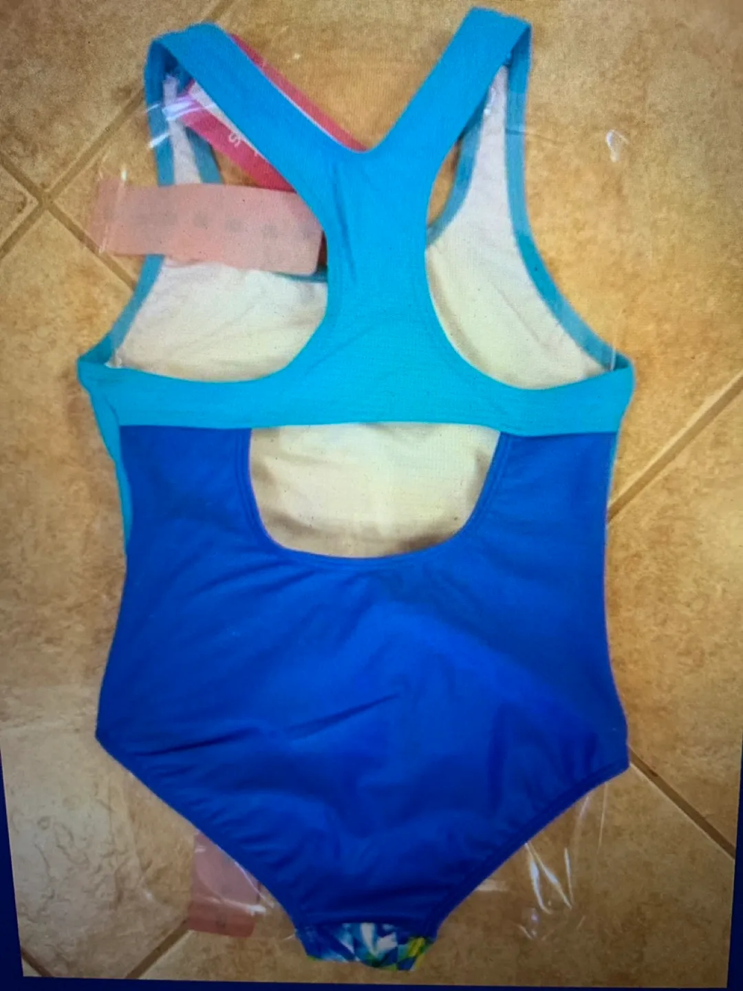 NEW Girls Speedo swimsuits size 8 image indicator(2)