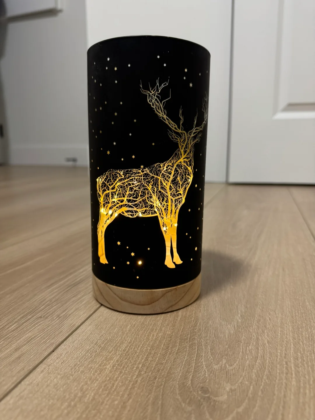 Black and Gold Deer Lantern image indicator(2)