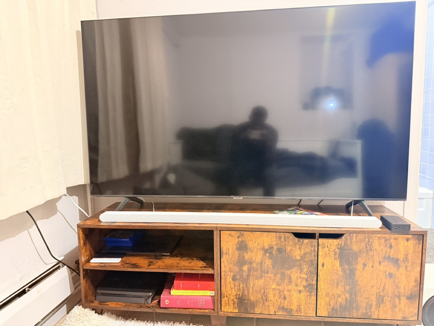 Large Samsung Smart TV comes with Tv stand - photo 2