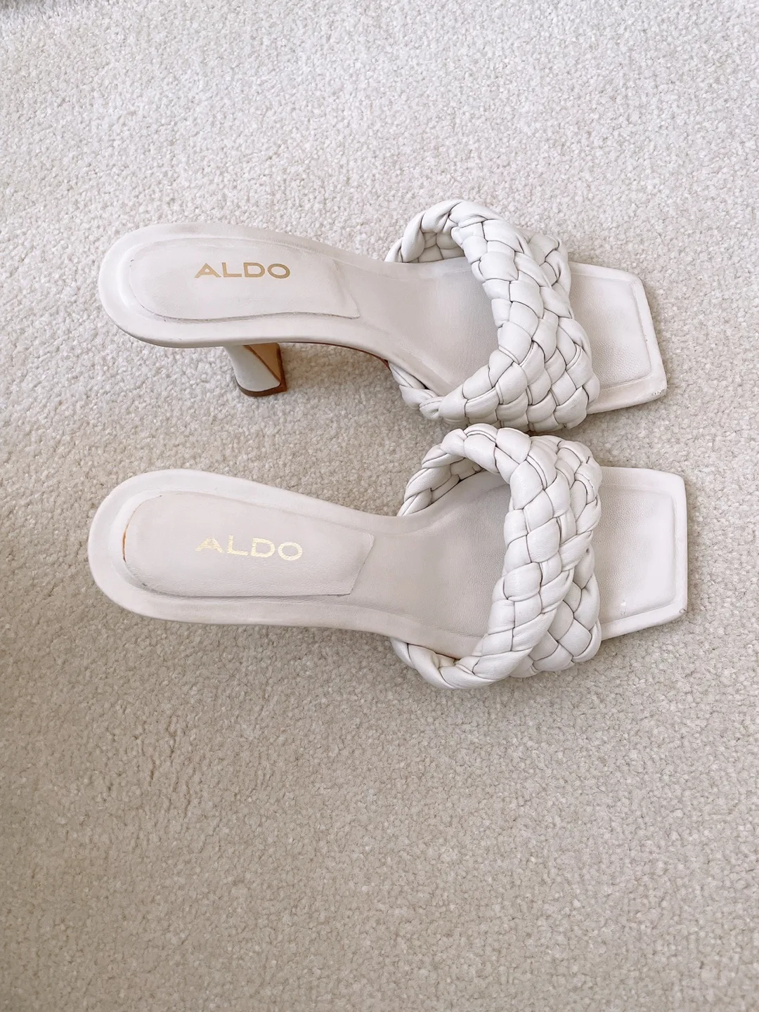 White heels image indicator(2)