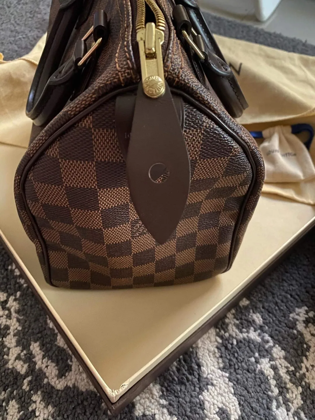 Authentic Louis Vuitton Speedy Bandoulière 25 Damier Ebene image indicator(3)