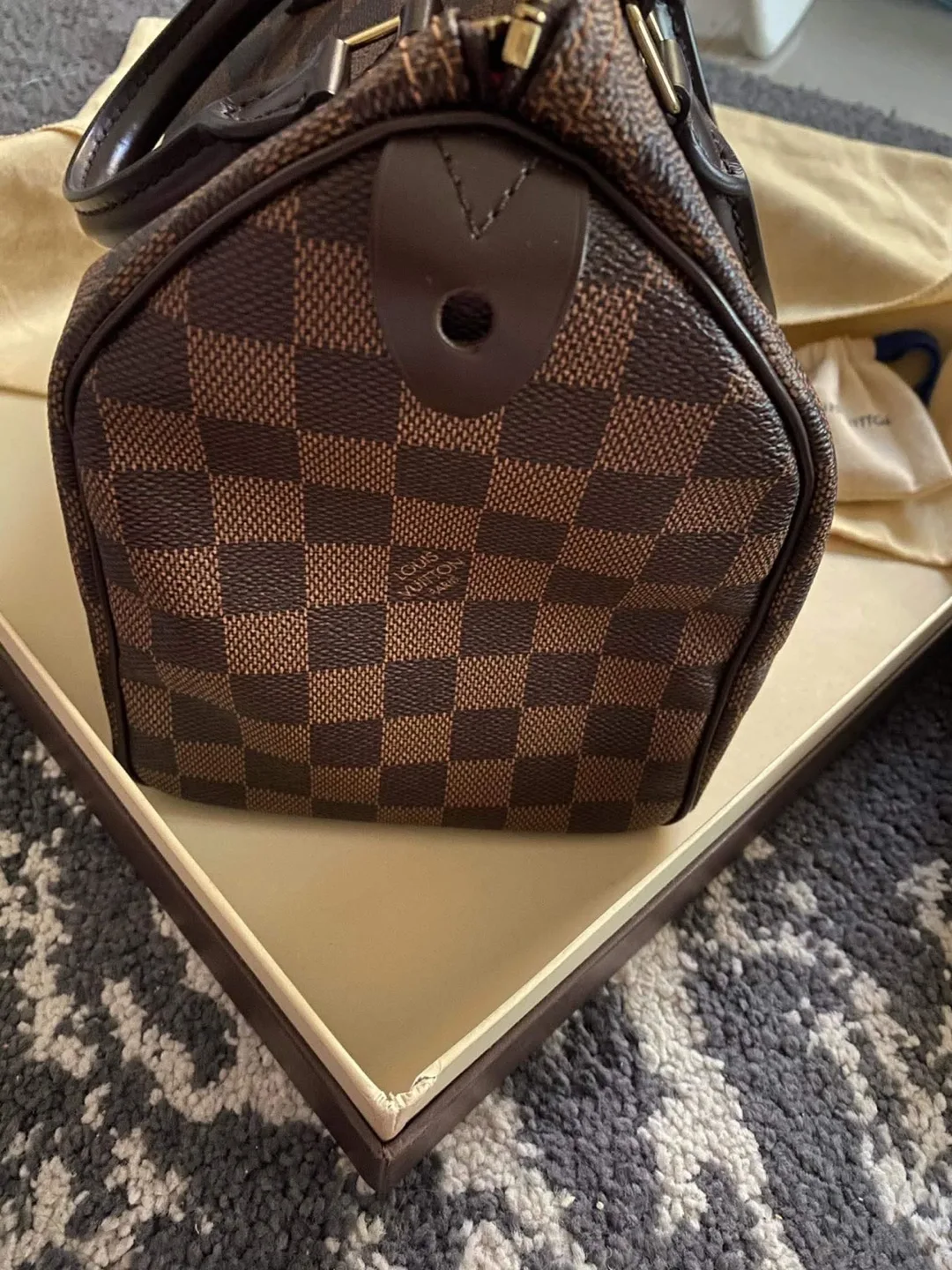 Authentic Louis Vuitton Speedy Bandoulière 25 Damier Ebene image indicator(6)