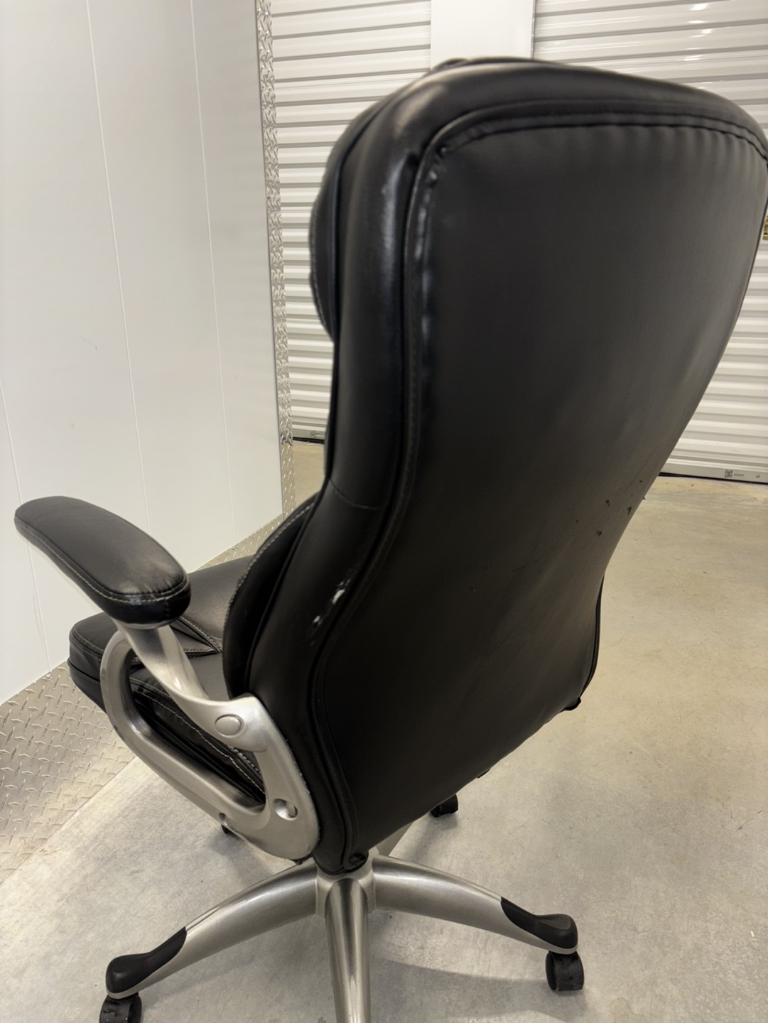 Executive Office Chair - Black Leather - Adjustable - photo 5