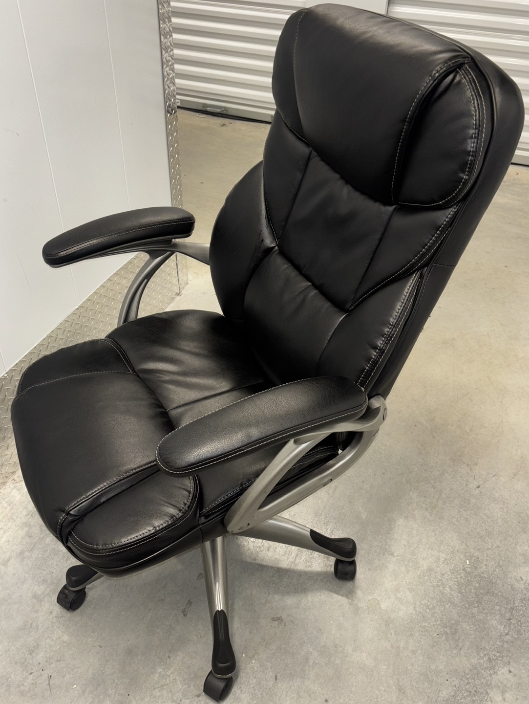 Executive Office Chair - Black Leather - Adjustable