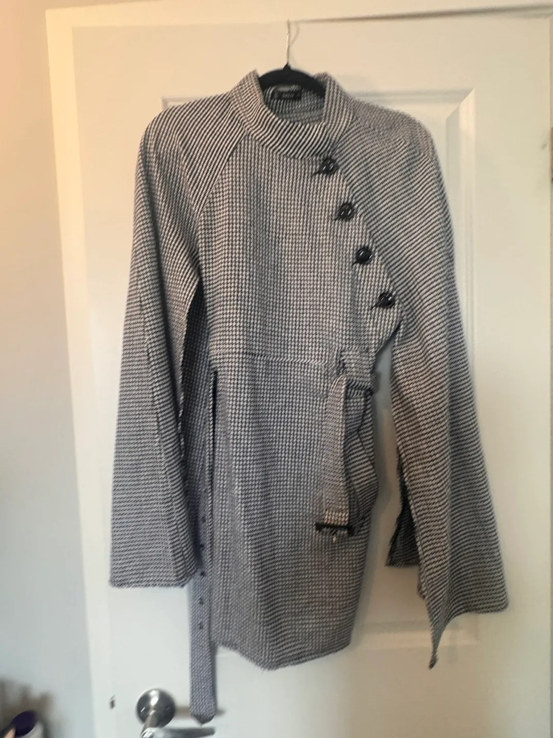 Black and White Houndstooth Cape Dress from SHEIN image indicator(4)