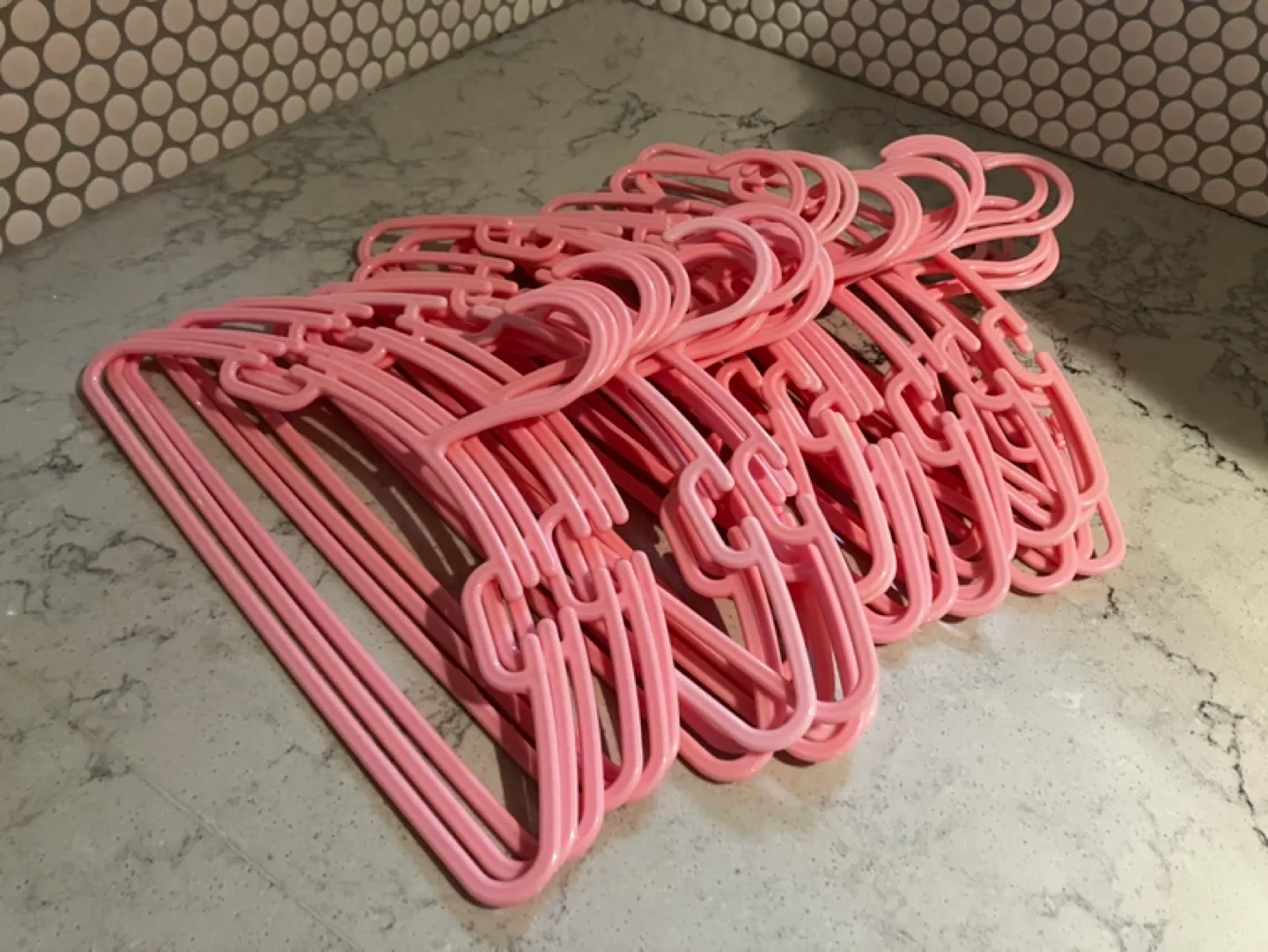 35 pcs Pink Plastic Children's Clothes Hangers (12 Pack) image indicator(2)