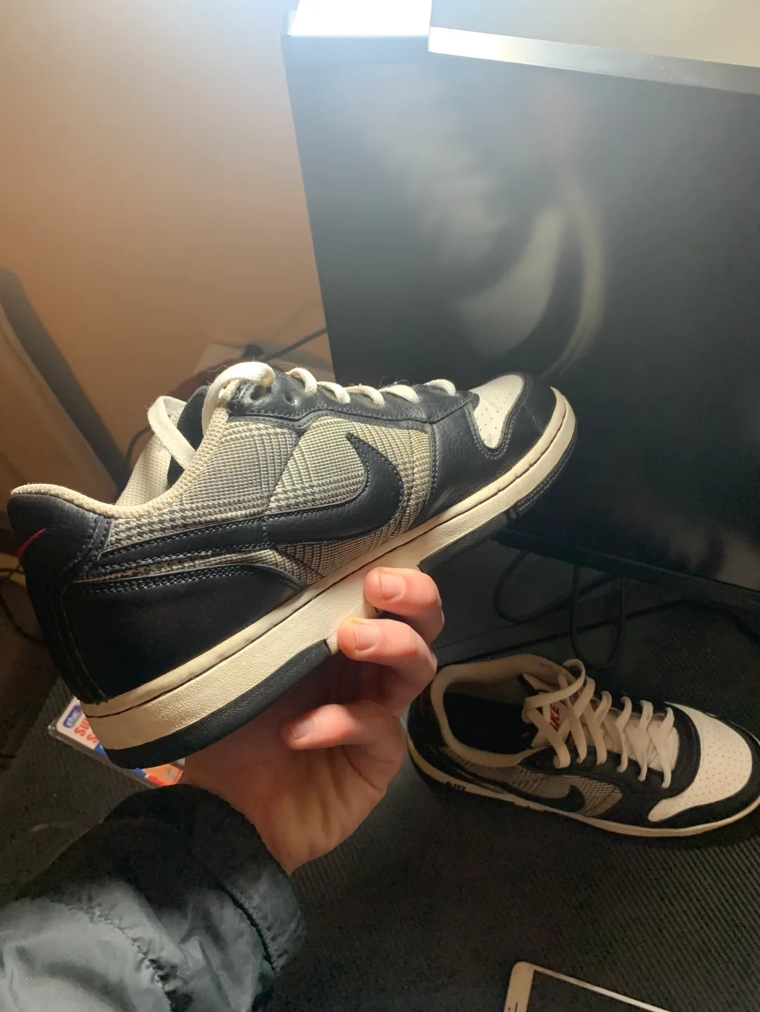 Size 9 Vintage Nike (2008) image indicator(3)