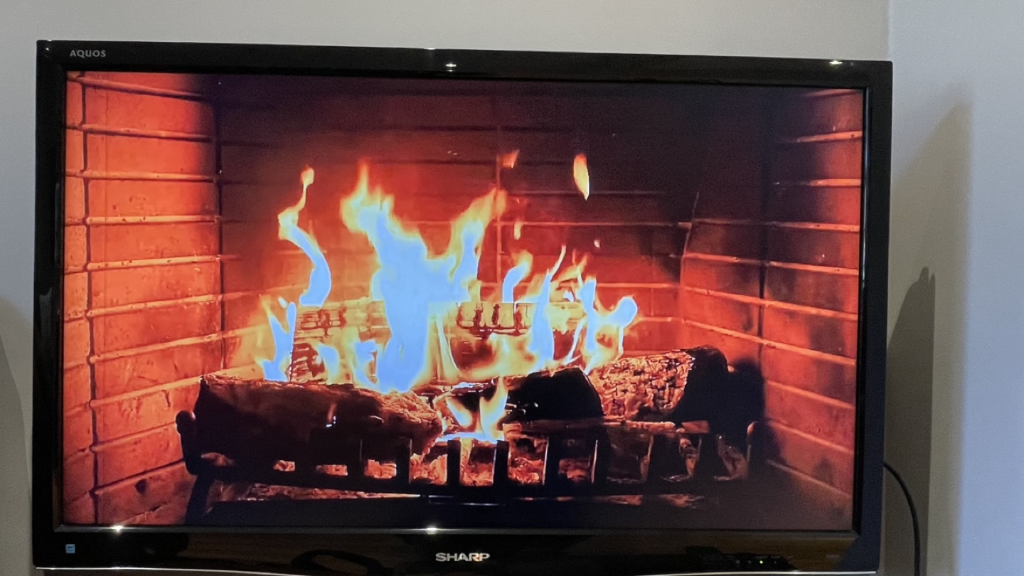 TV - 42” Sharp Aquos LCD television - photo 5
