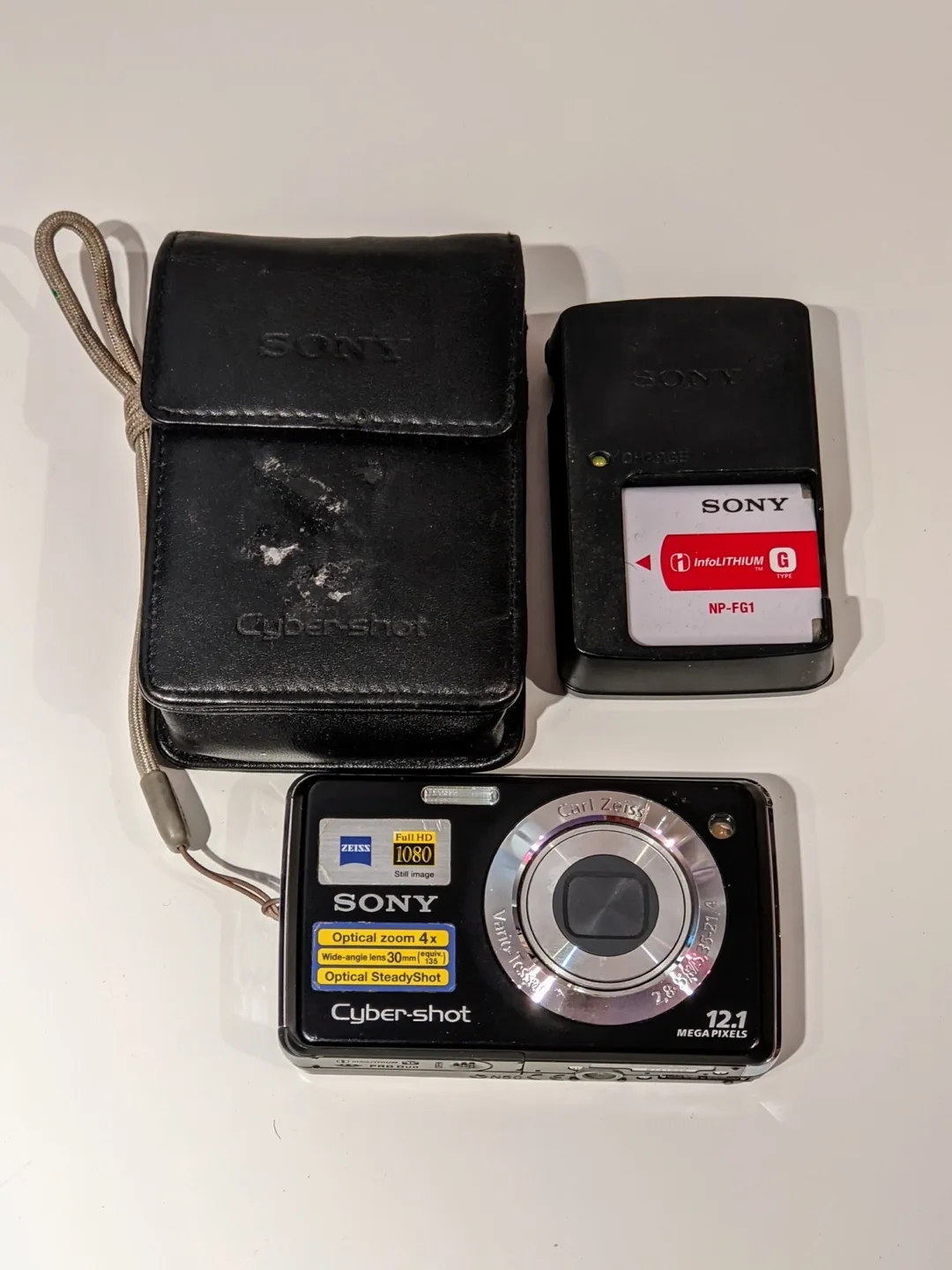 Sony Cybershot DSC-W220 12.1MP Digital Camera (EUC) thumbnail