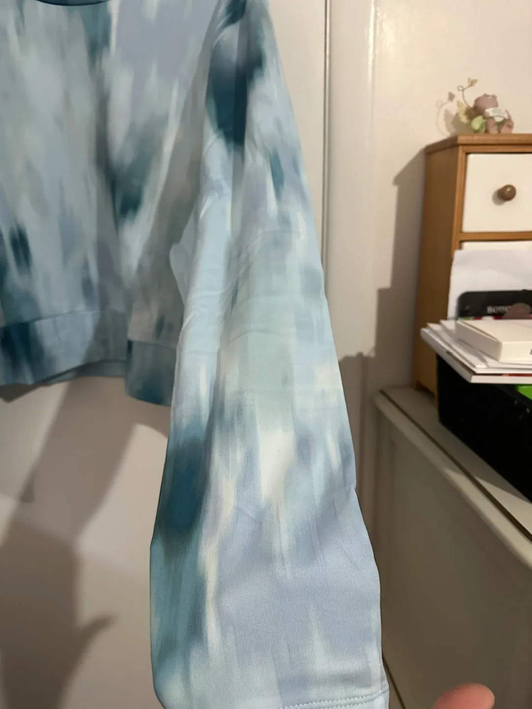 Old Navy Active Go-Dry Tie-Dye Cropped Long Sleeve image indicator(5)