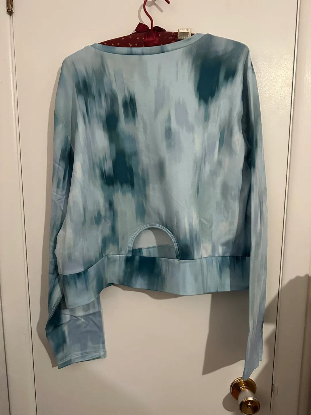 Old Navy Active Go-Dry Tie-Dye Cropped Long Sleeve image indicator(2)