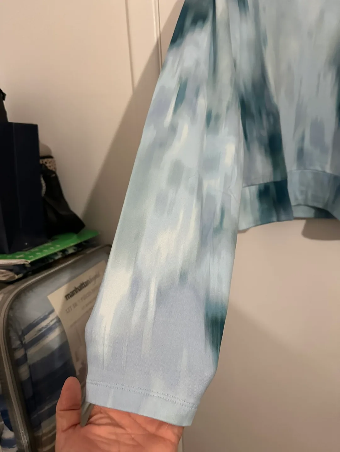 Old Navy Active Go-Dry Tie-Dye Cropped Long Sleeve image indicator(4)