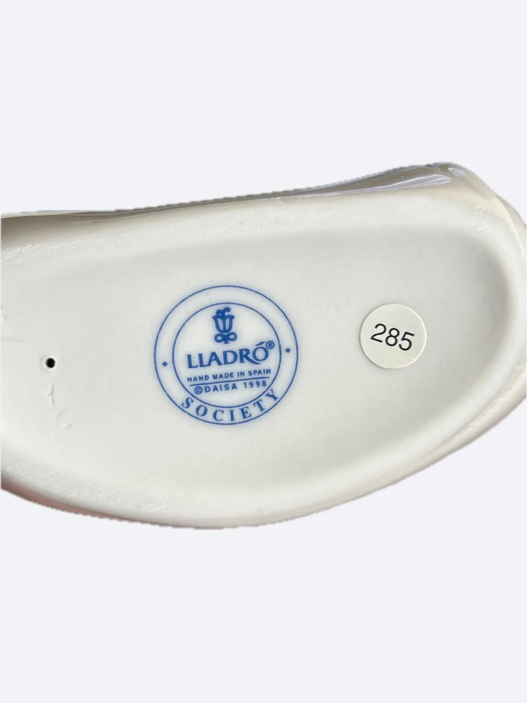 Lladró Society Figurine - Dove on Scroll image indicator(4)