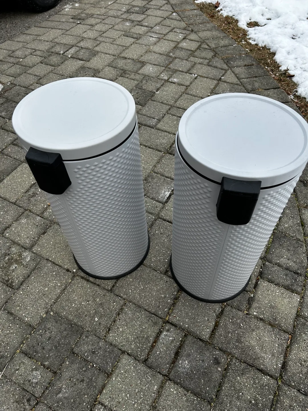 Pair of White Step Trash Cans image indicator(2)