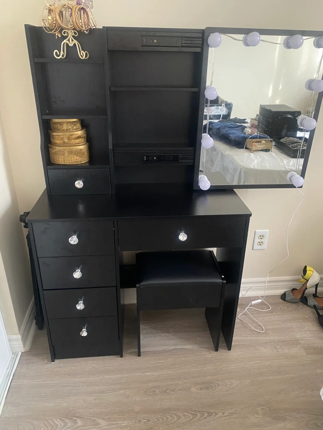 Black Vanity Set with Lights and Mirror thumbnail