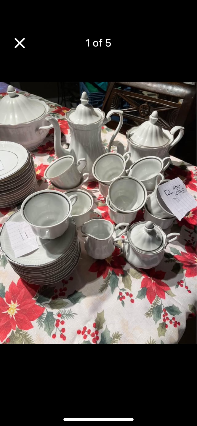 90-Piece Walbrzych Porcelain Dinnerware Set - photo 4