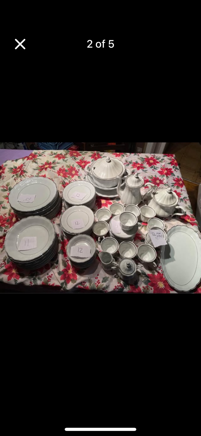 90-Piece Walbrzych Porcelain Dinnerware Set