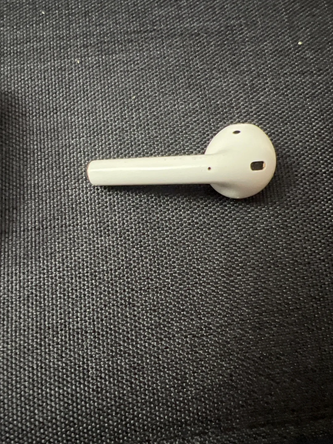 Original Apple AirPods 2gen case with left earbuds image indicator(8)