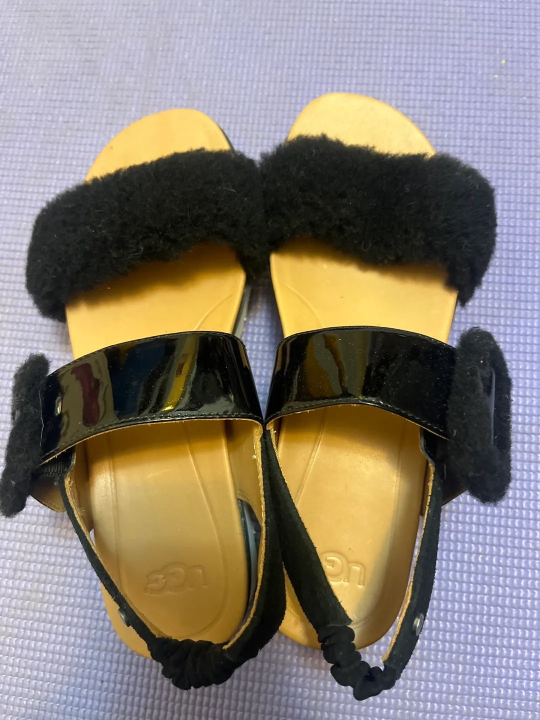 UGG Women’s Black Le Fluff Chella Sandals image indicator(2)