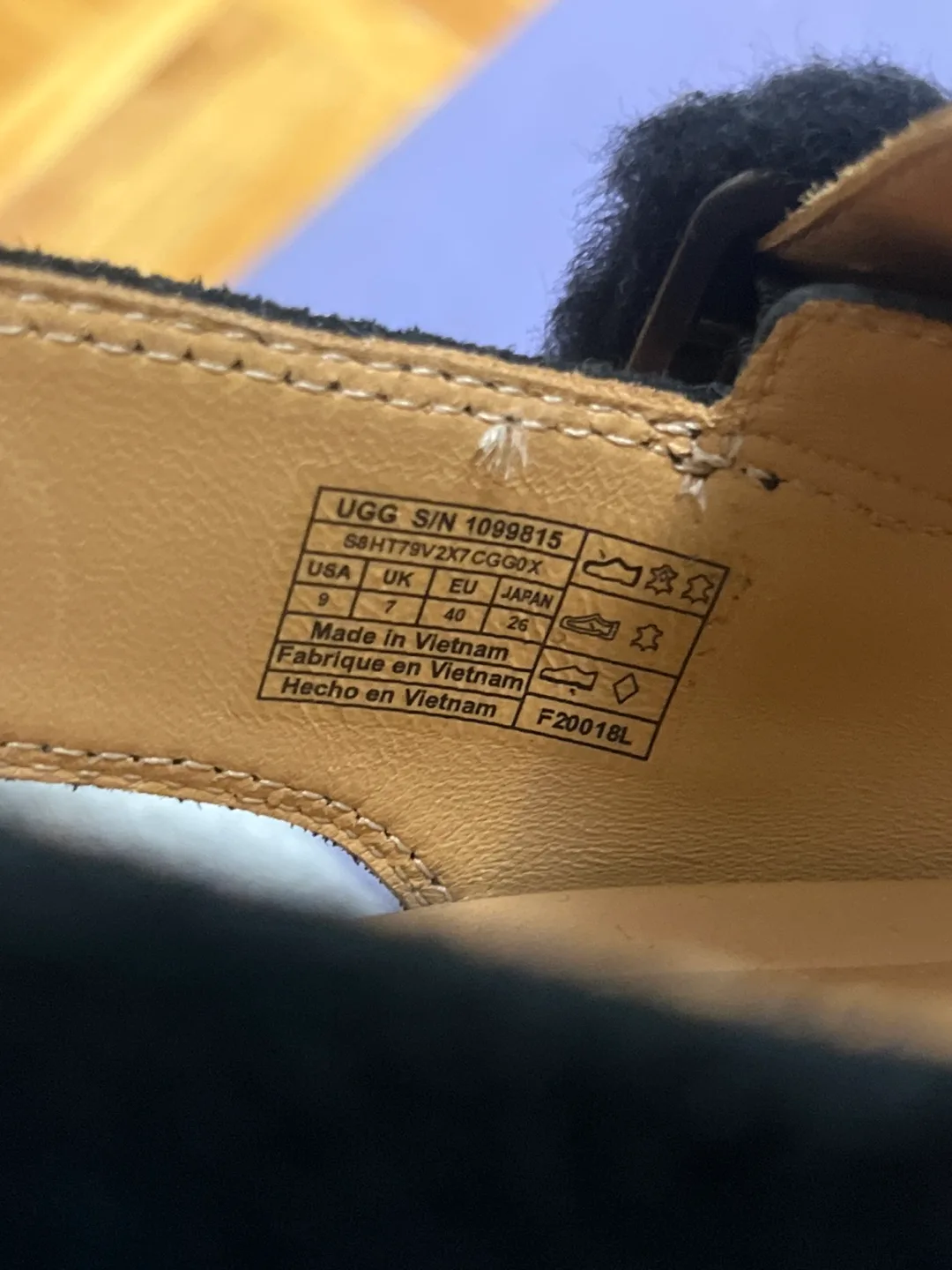 UGG Women’s Black Le Fluff Chella Sandals image indicator(4)