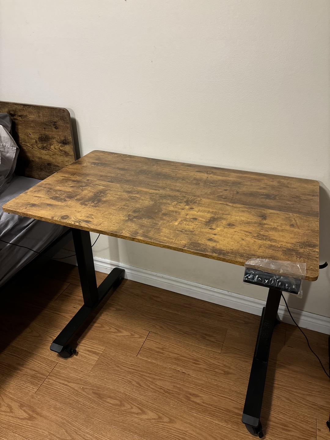 ELECTRIC Desk with Wood Top : height adjustable