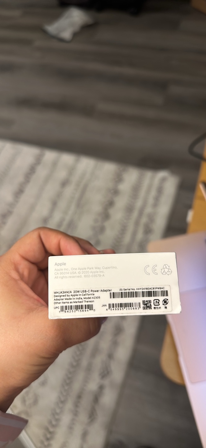 Apple 20W USB-C Power Adapter - photo 3