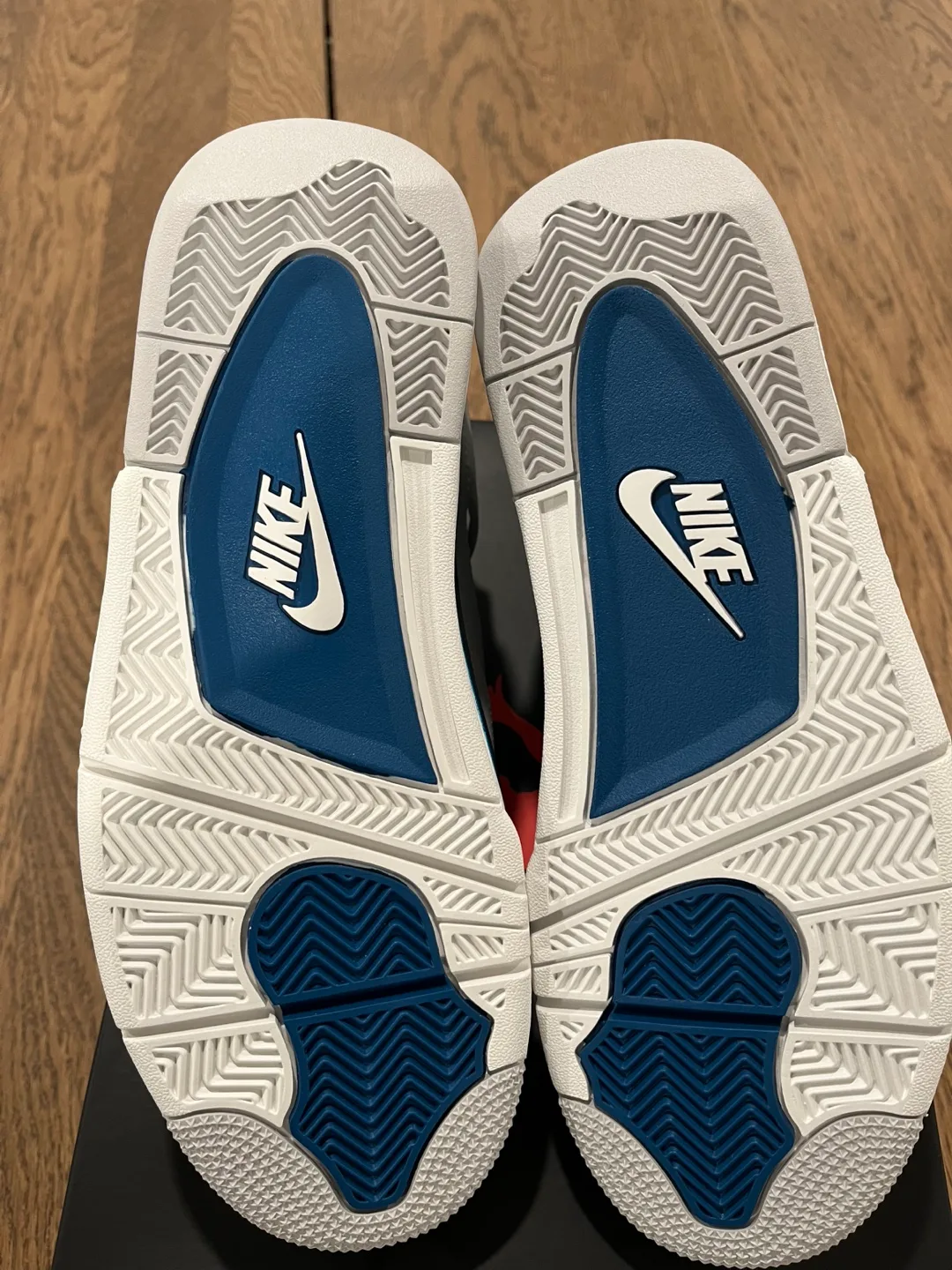 Jordan 4 Military Blue Size 9 image indicator(6)