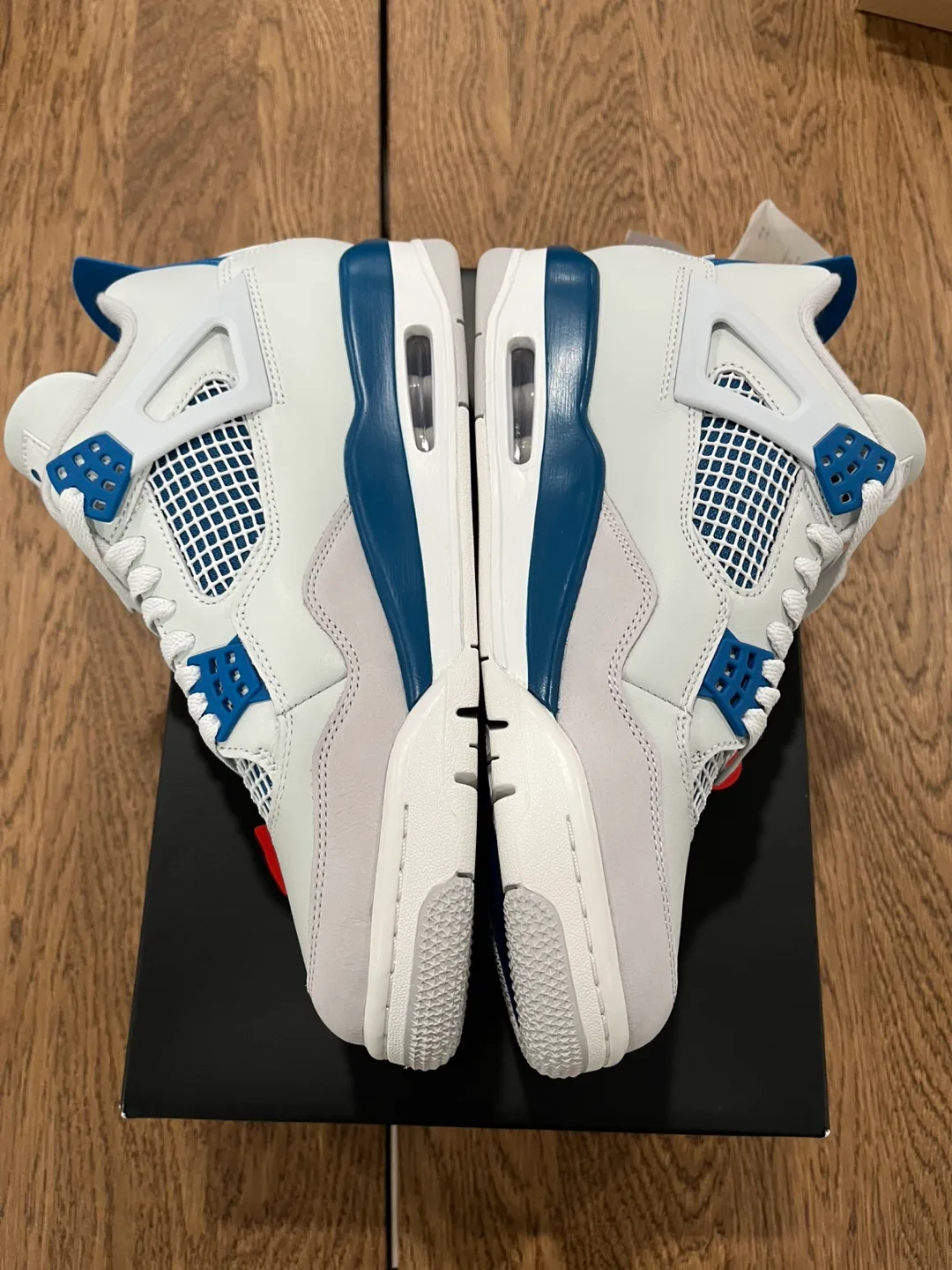 Jordan 4 Military Blue Size 9 image indicator(3)