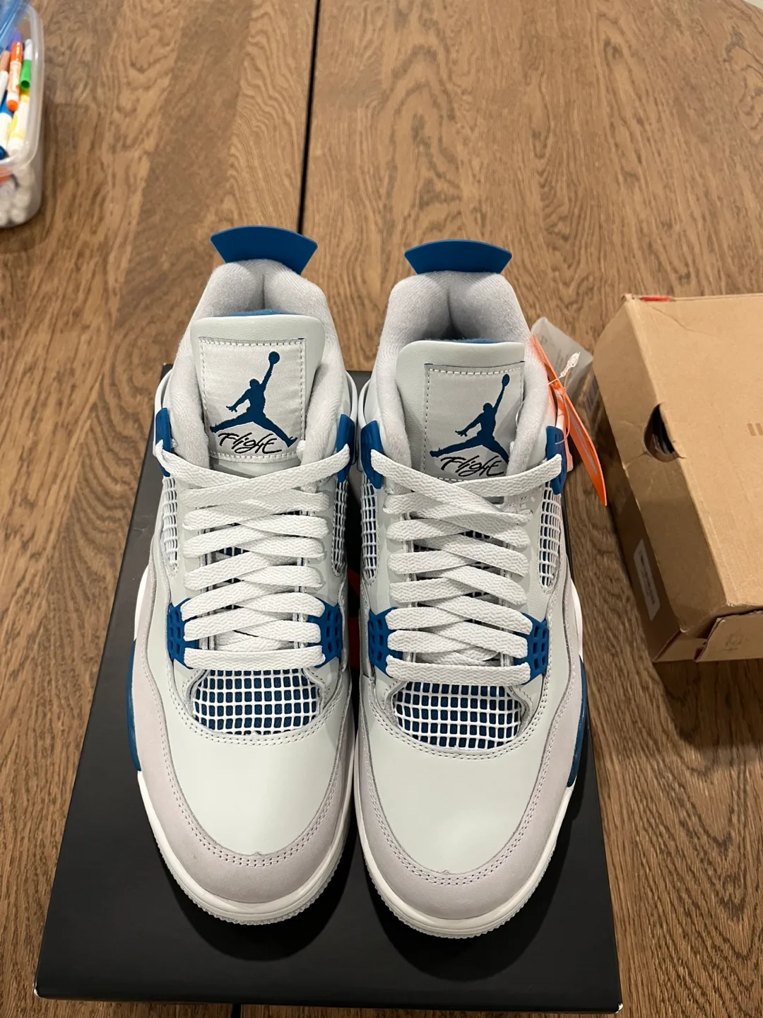 Jordan 4 Military Blue Size 9 image indicator(2)