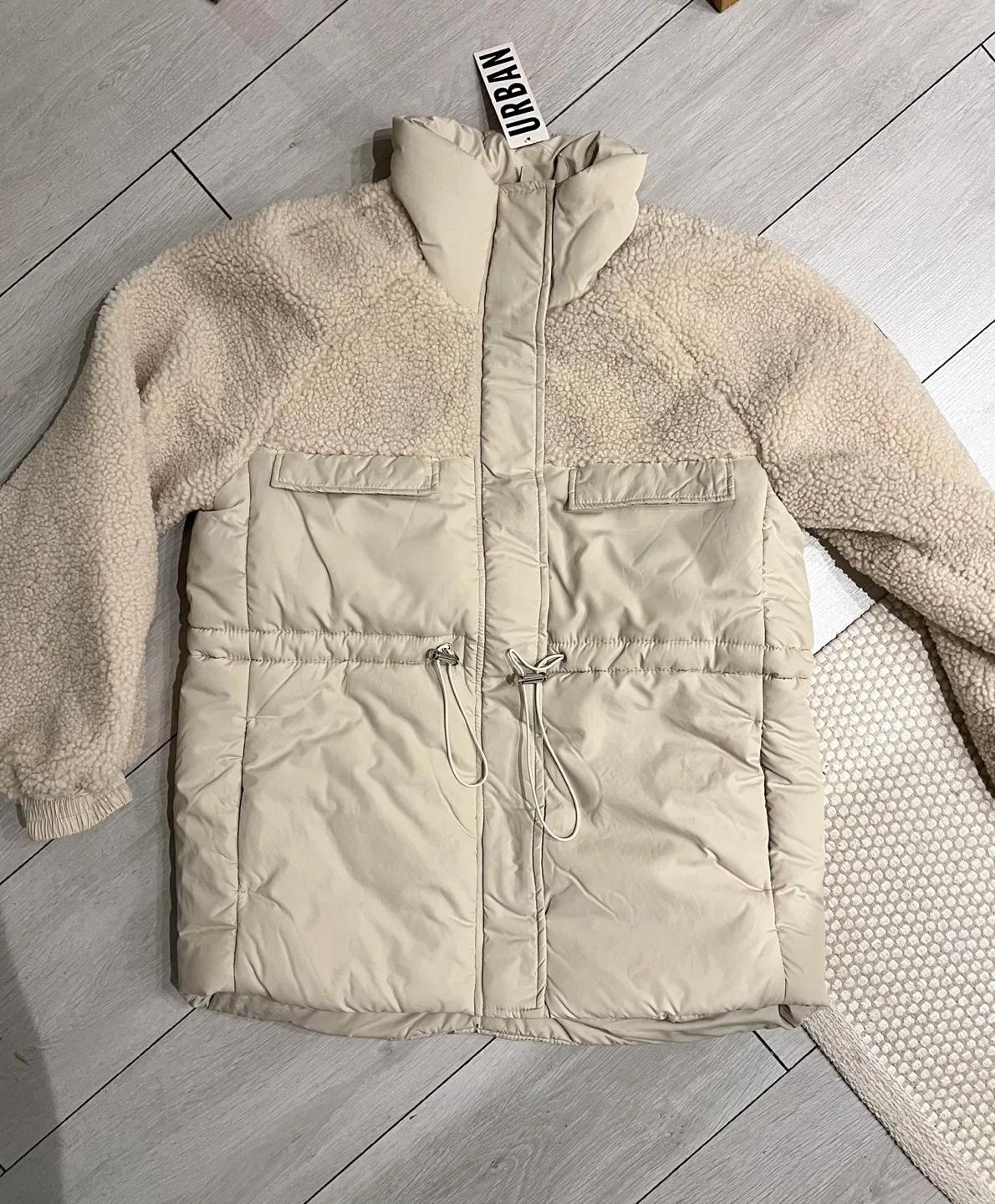 *BNWT* URBAN OUTFITTERS BDG Shelby Puffer Coat - size xs image indicator(2)