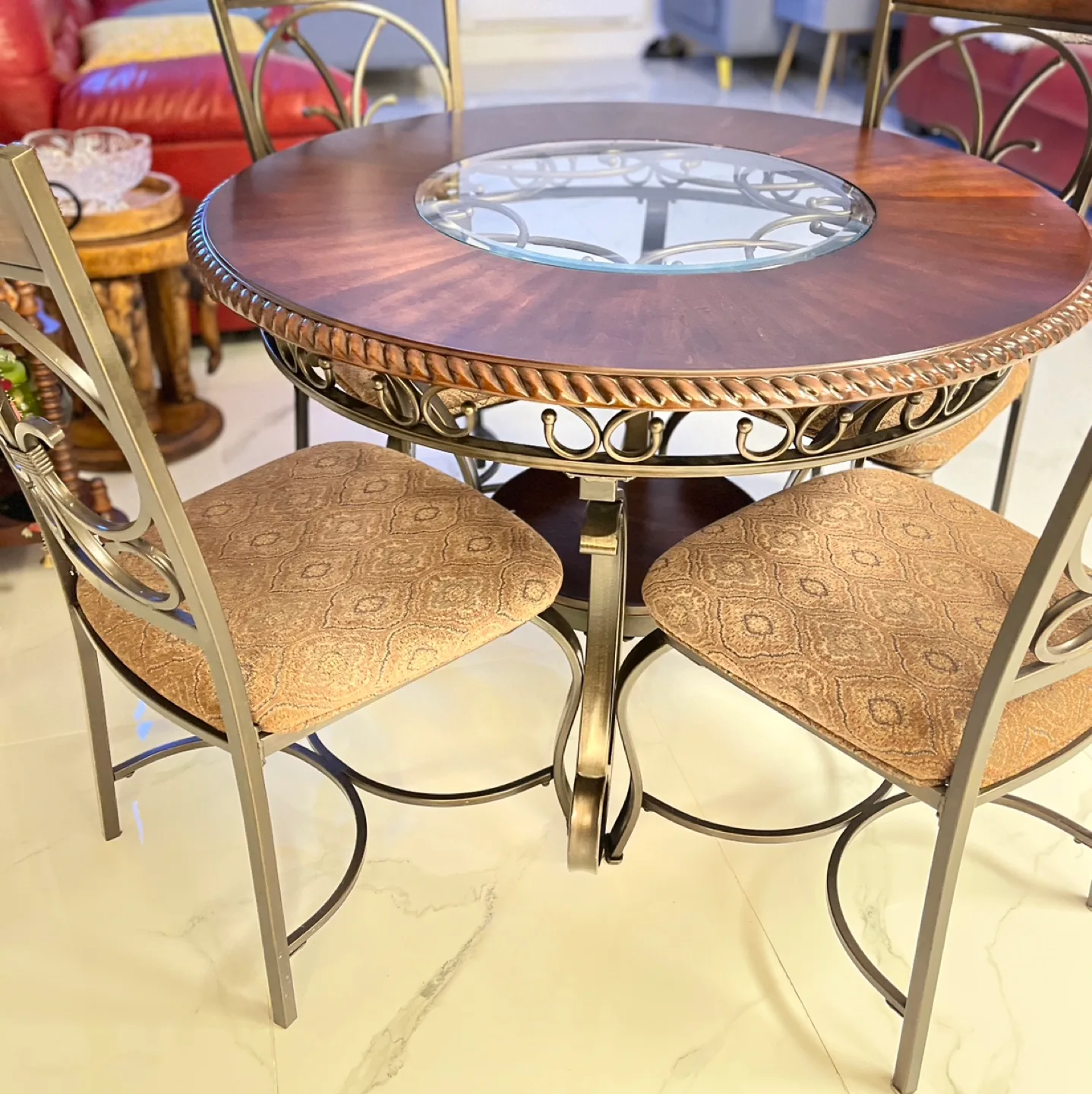 Round dinning table with 4 chairs image indicator(2)