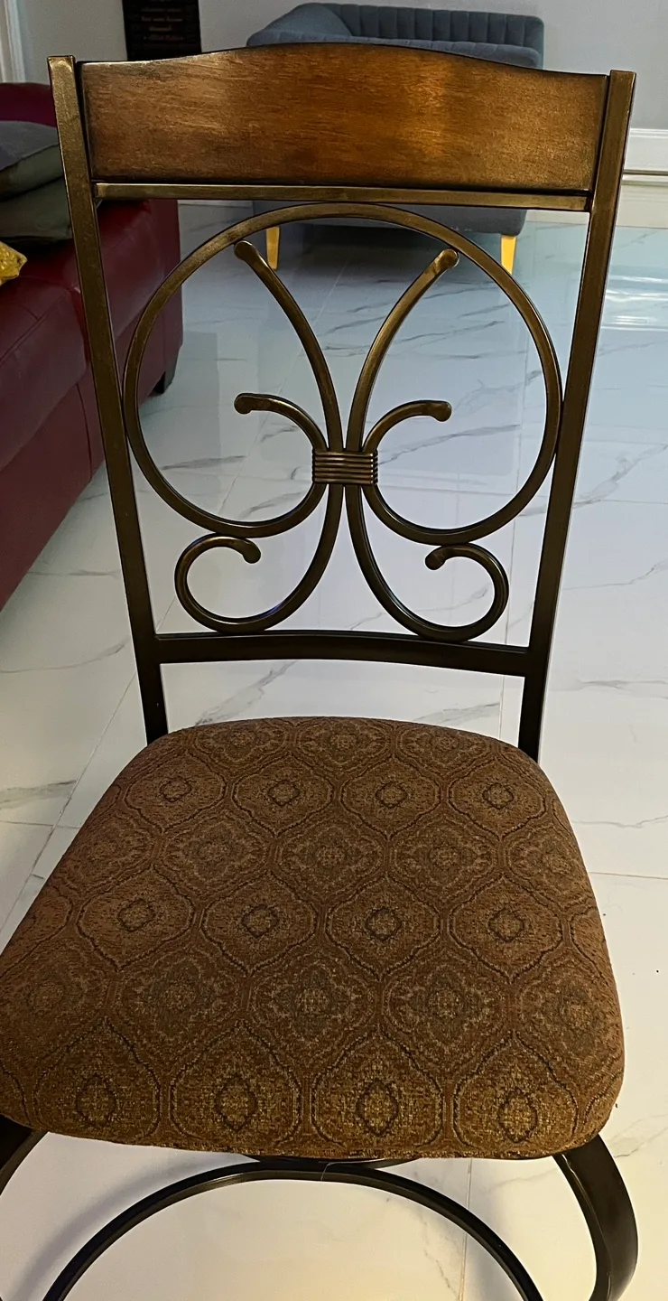 Round dinning table with 4 chairs image indicator(3)