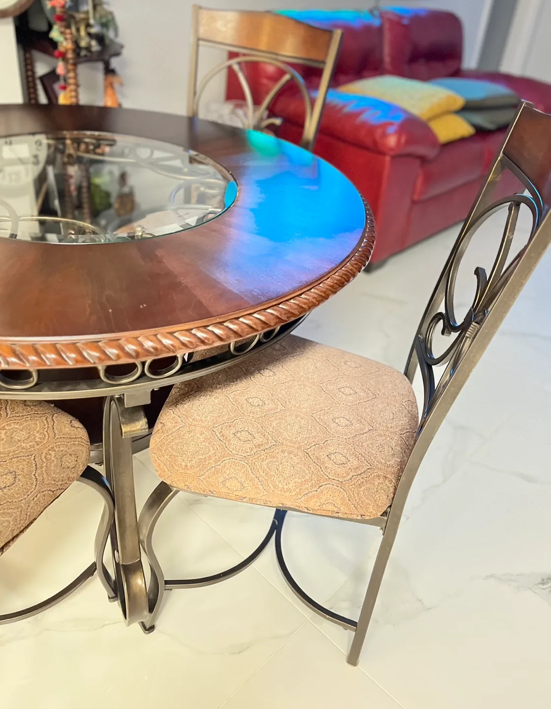 Round dinning table with 4 chairs image indicator(5)